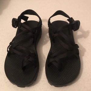 All black Chacos women’s size 8